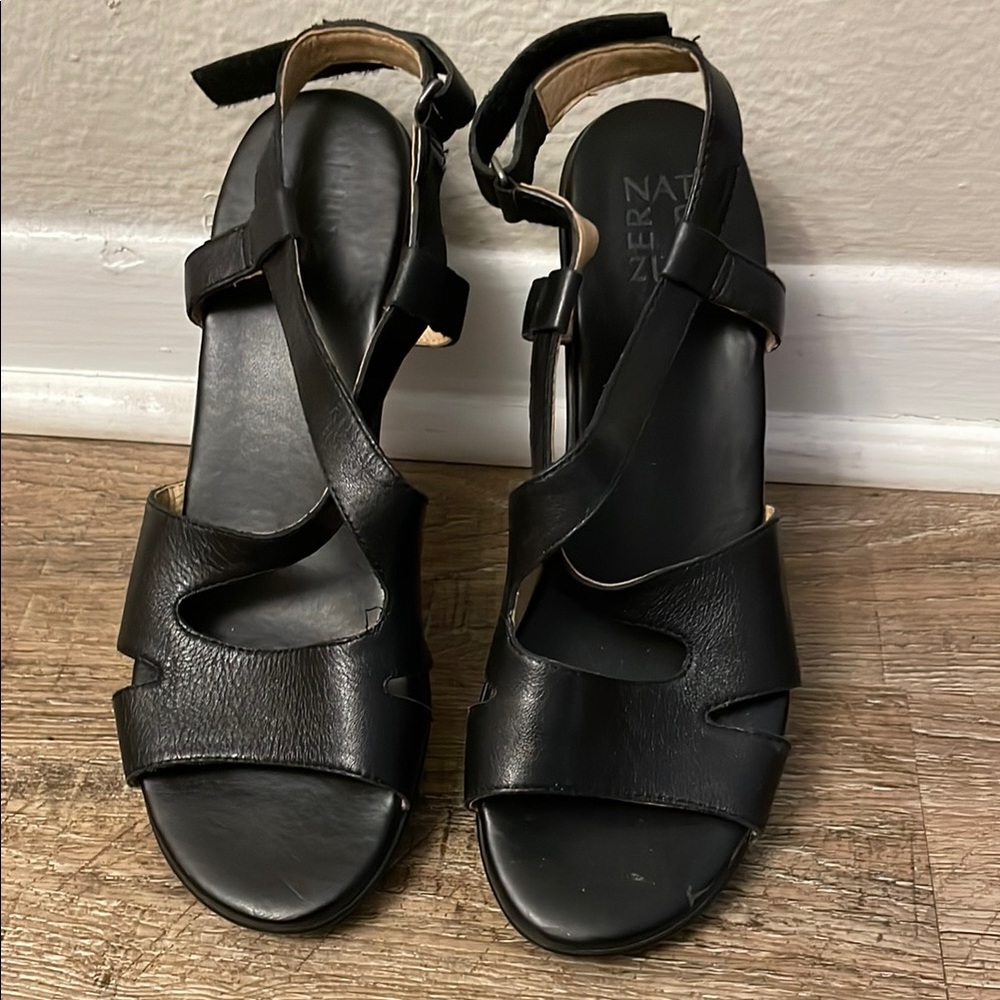 Naturalizer Black Minimalist Sandals with Textured Sole